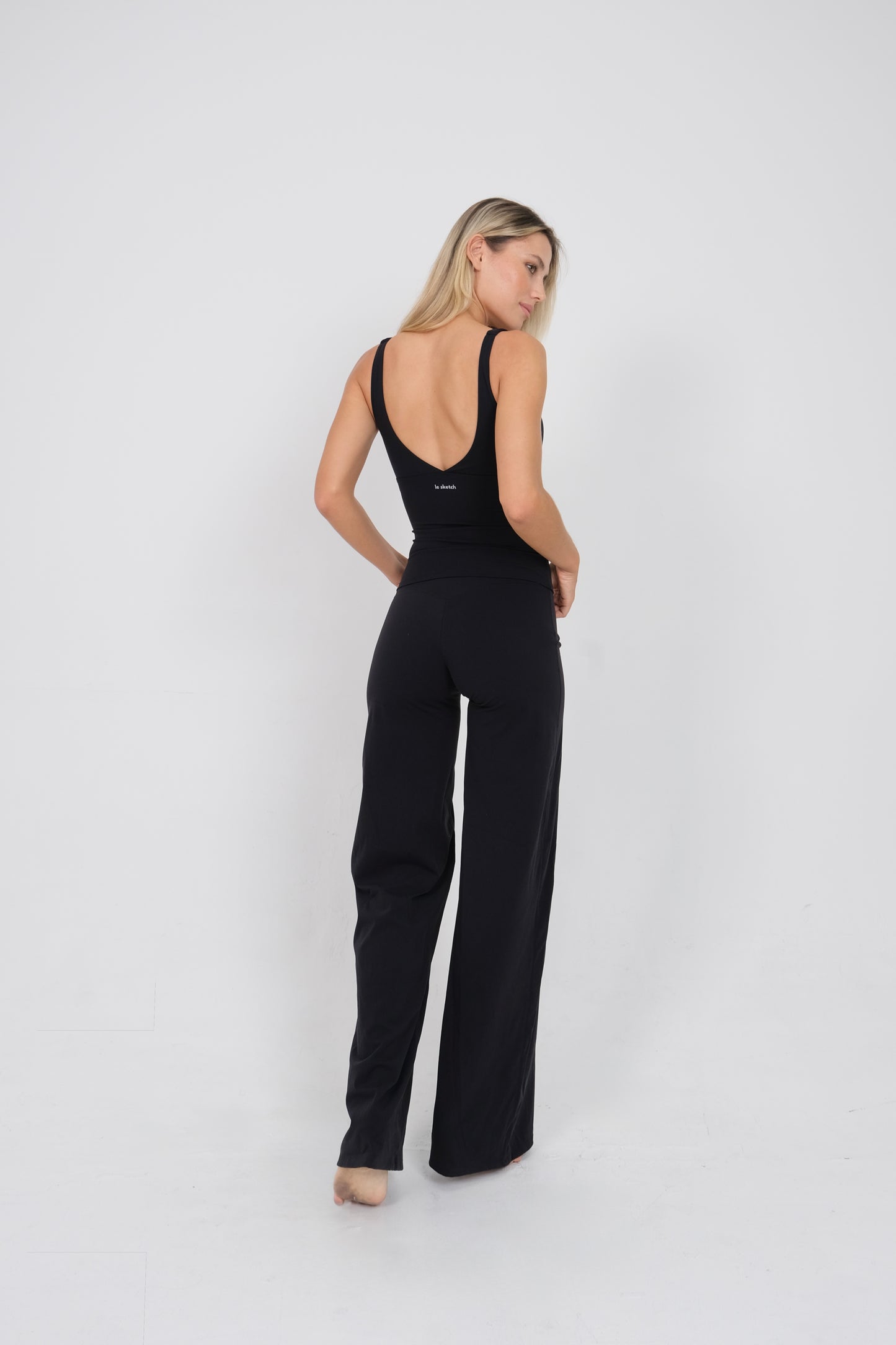 V-Neck Vest - Nata Black