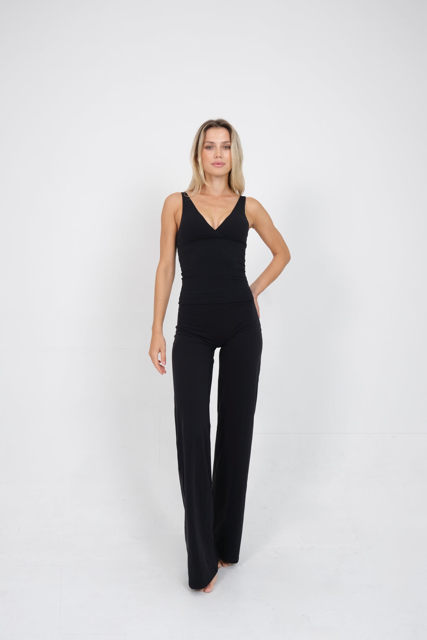 V-Neck Vest - Nata Black